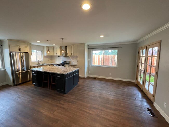 Building Photo - Now Available – Stylish 3-Bed, 2-Bath Home...