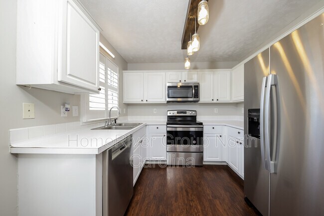 Building Photo - 302 Sterling Ridge Dr