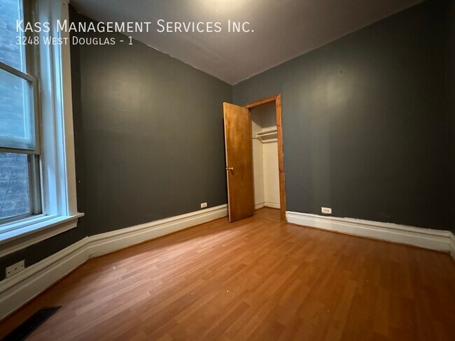 Building Photo - Douglas Boulevard,  Spacious 4 bed 2 bath,...