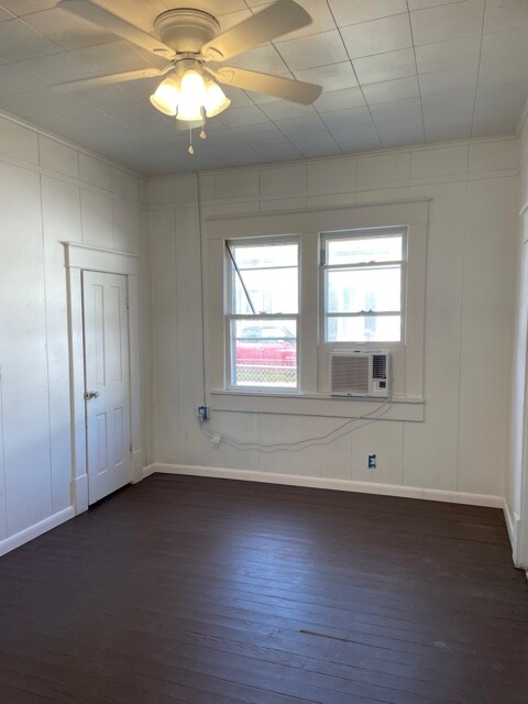 Building Photo - 611 N Chapman Ave