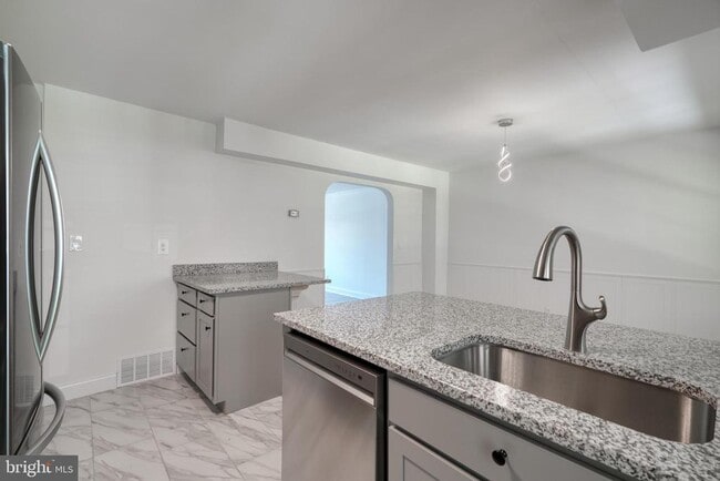 Building Photo - 1722 Edgewood Rd