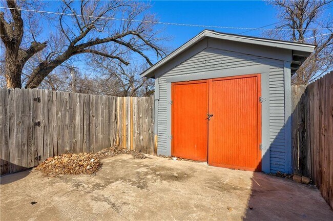 Building Photo - 1715 NW 21st St