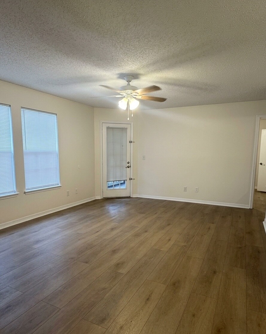Building Photo - 6064 Westgate Dr