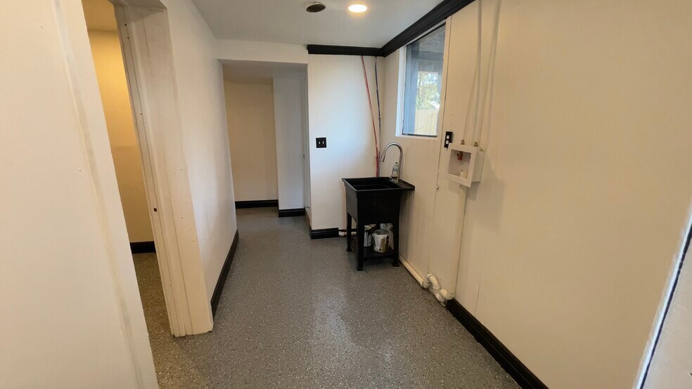 Building Photo - 308 9th St