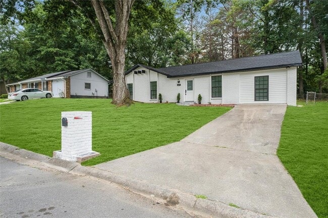 Building Photo - 6073 Fieldcrest Dr