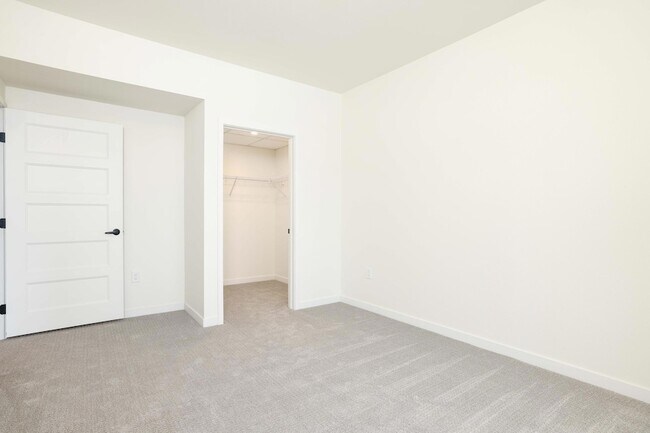 Building Photo - 28 7th St NE