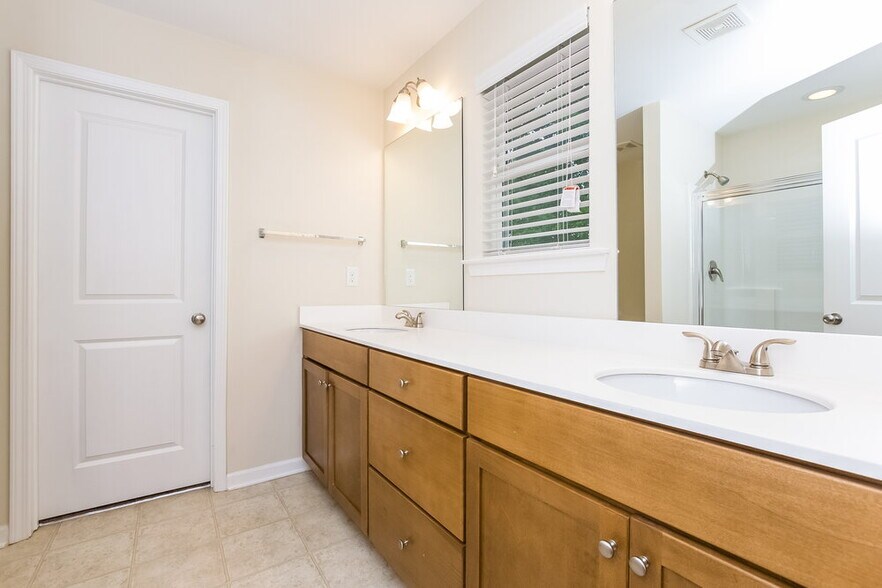 Building Photo - 430 Darbys Run Ct