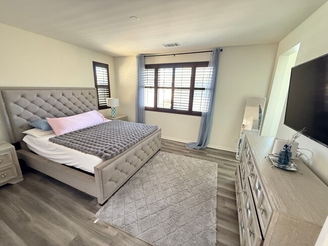 Building Photo - Charming 3-Bedroom Home in Gated Canyon Co...