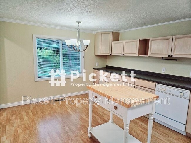 Building Photo - 9062 Tracyton Blvd NW