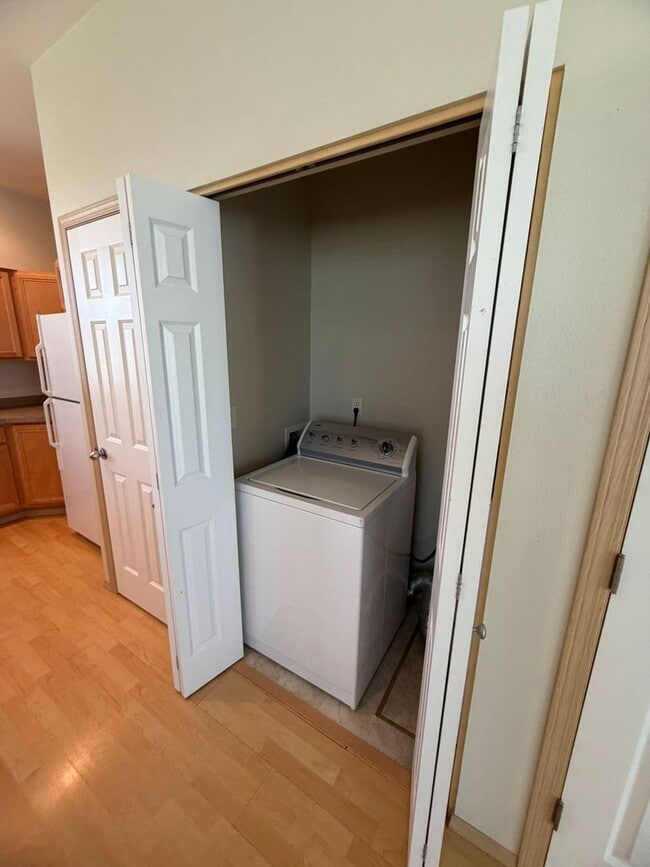 Building Photo - Charming 2-Story Townhome with Vaulted Ceilings