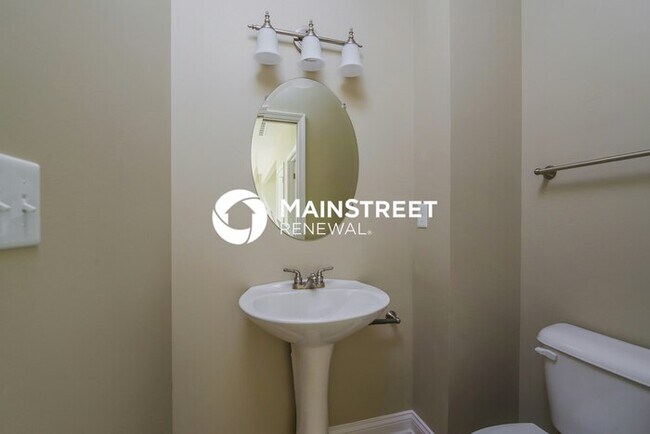 Building Photo - 4 Bedroom Pet-Friendly Home in Louisville, KY with Main Street Renewal