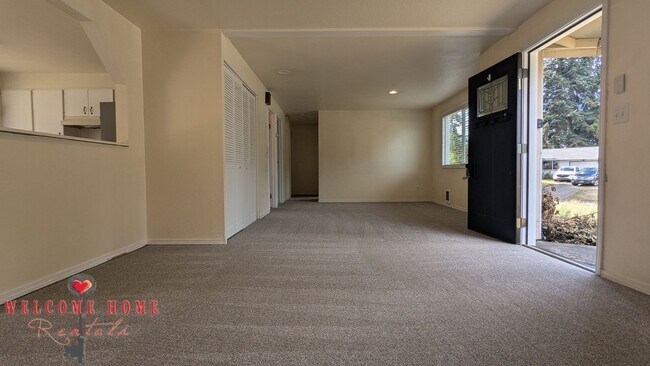 Building Photo - 910 Gregory Way SE