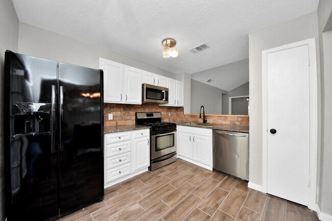 Building Photo - 22303 Acorn Chase Dr