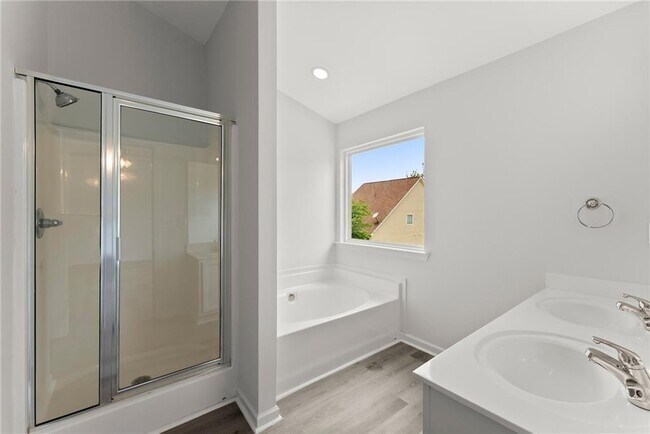 Building Photo - 124 Oakmont Dr