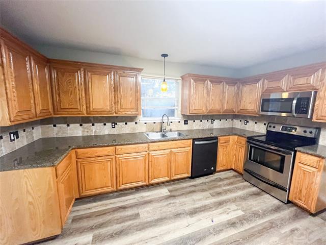 Building Photo - 1707 Bertram Dr