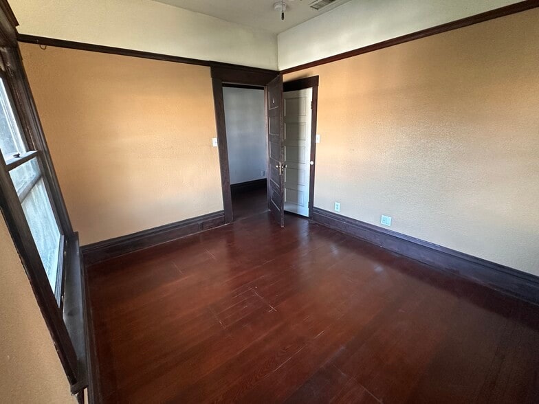 Building Photo - 847 Linden Ave