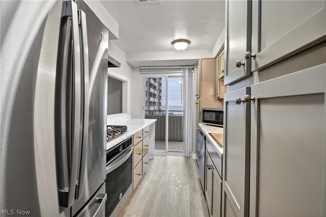 Building Photo - 12900 Lake Ave