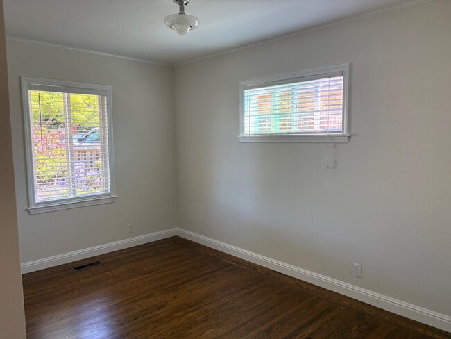 Building Photo - Coming Oct. 1, 2026 - Charming 3 bed, 2 bath with office on San Carlos Border