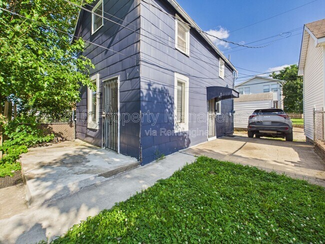 Building Photo - 525 Splitlog Ave