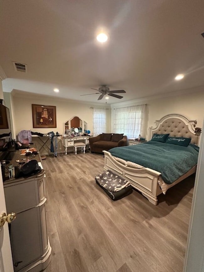 Building Photo - Upgraded Hallmark home on quiet cul-de-sac in a private community!