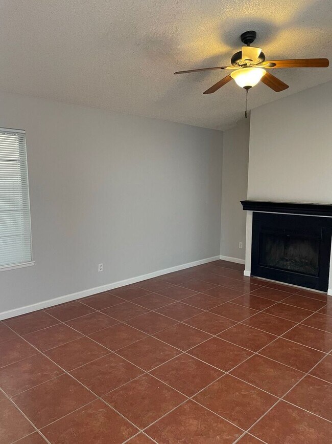 Building Photo - 2 bedroom 2 bath house near Desert Shores/ Available 4/1/2026