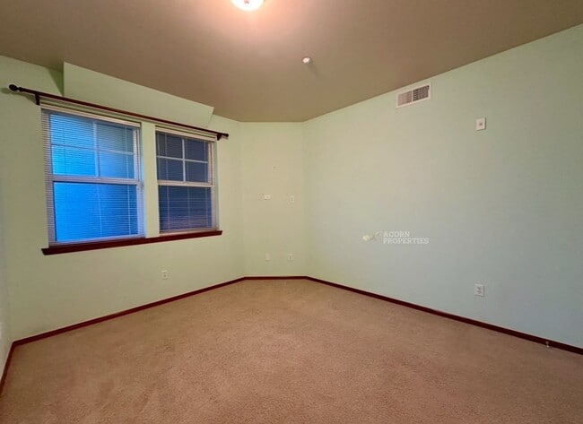 Building Photo - 1850 SW Scenic Heights St