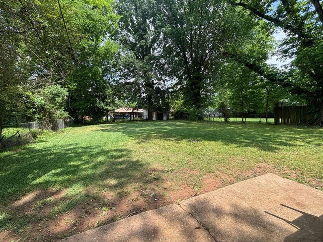 Building Photo - GREAT STARTER HOME IN SOUTH BOSSIER NEAR BABF