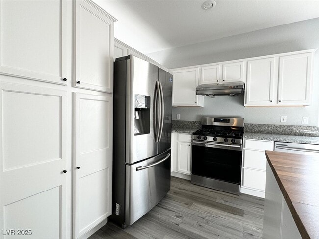 Building Photo - 10668 Oak Apple Ave