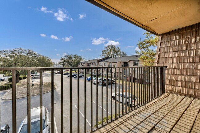 Building Photo - 109 Menlo Dr