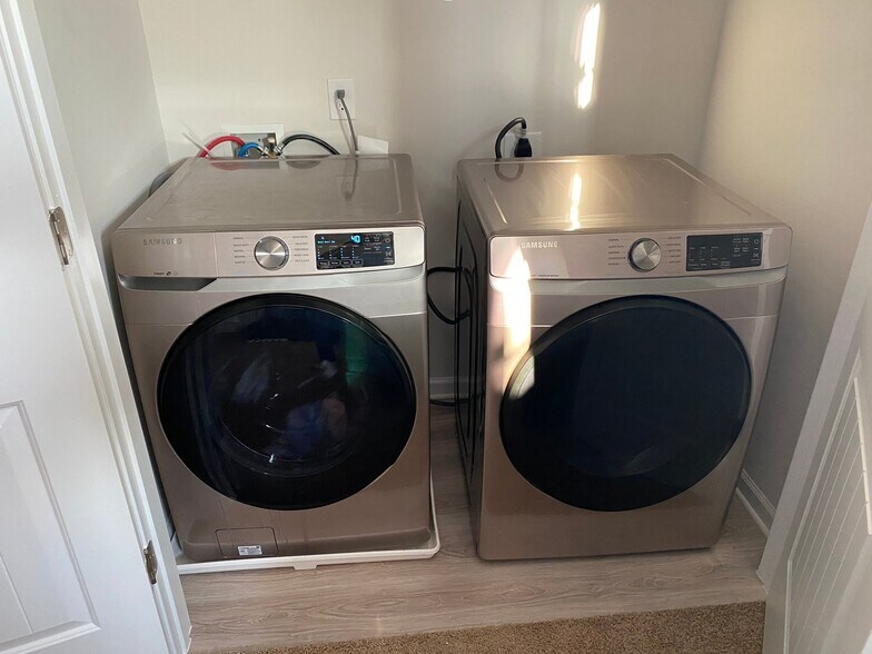 Building Photo - 1112 Sapphire Dr