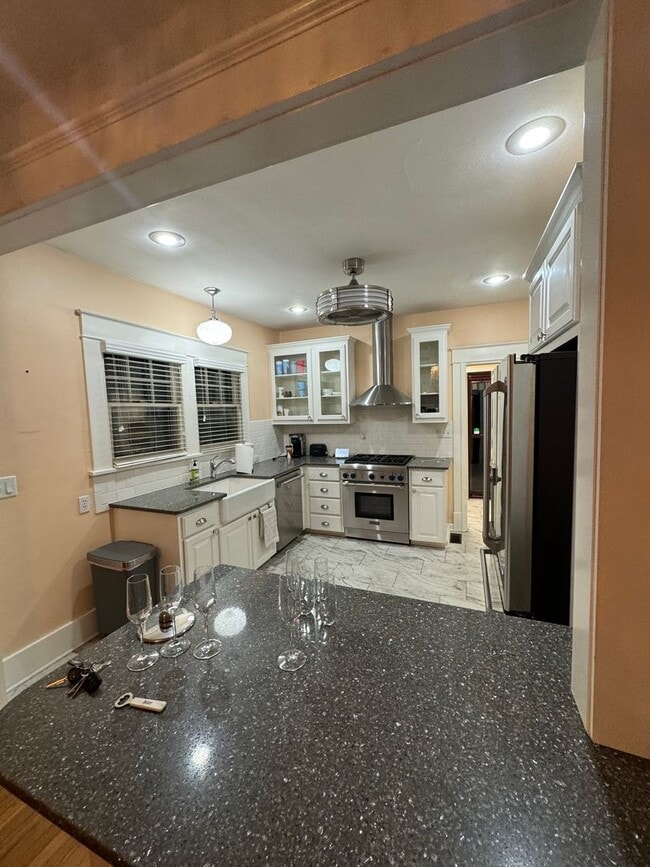 Building Photo - 2017 N Garfield St