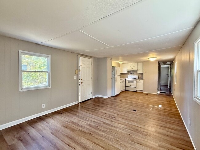 Building Photo - Updated Home in Laurel Lakes NJ FOR RENT $1400