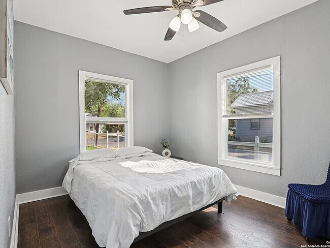 Building Photo - 138 Zapata St