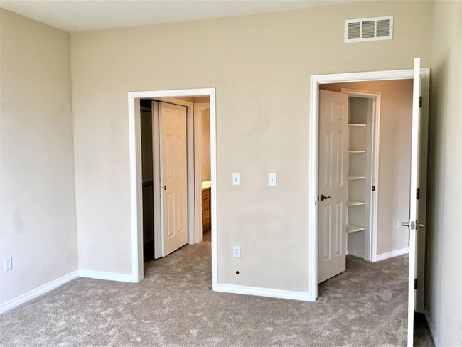 Building Photo - Beautiful Condo in Broomfield