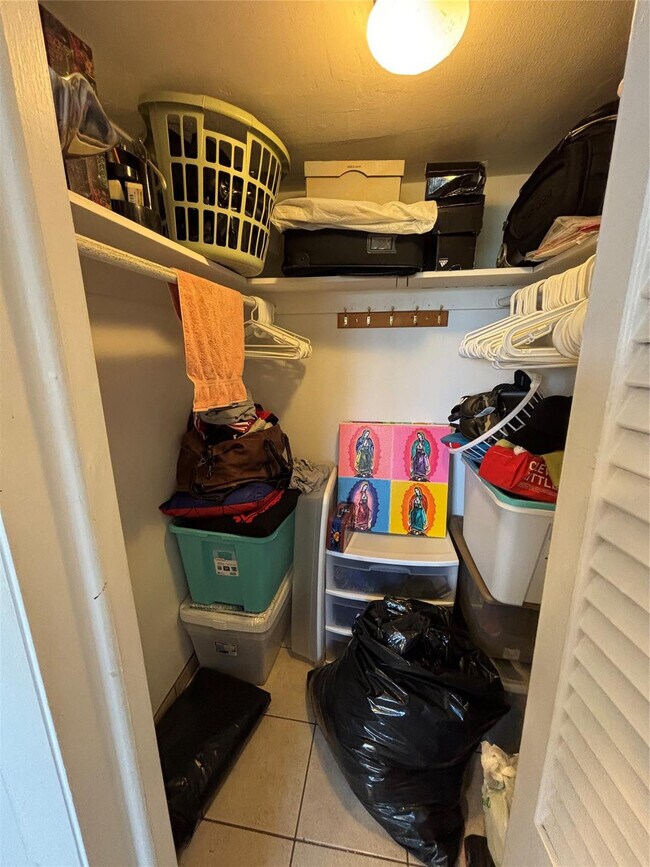 Building Photo - 4310 NW 12th Ct