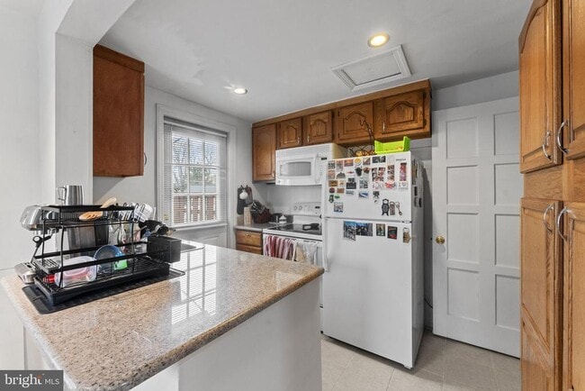 Building Photo - 5816 N Kings Hwy