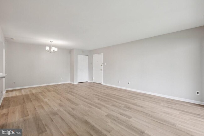 Building Photo - 10106 Campus Way S
