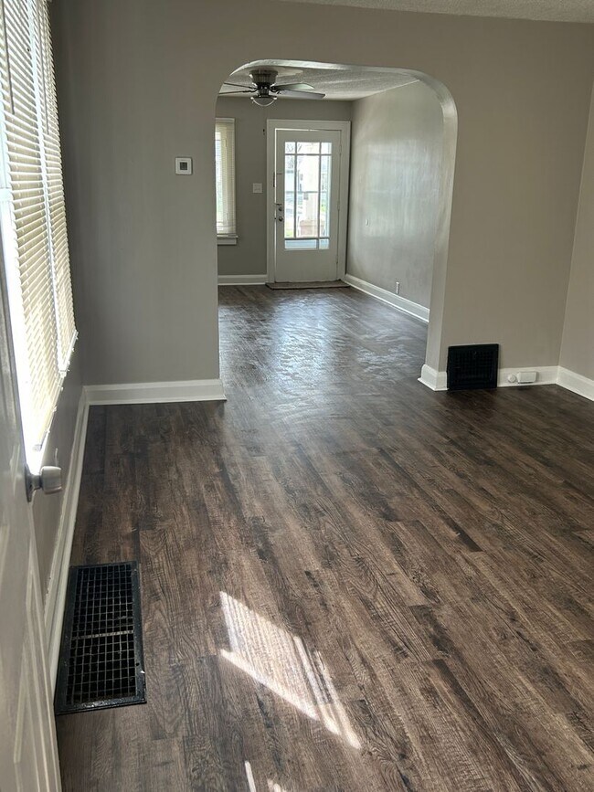 Building Photo - Updated 2/3 Bedroom Bedroom Austintown Home for Rent