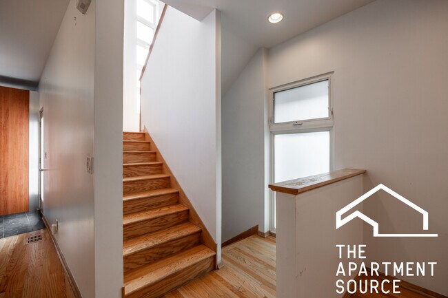 Building Photo - 1049 N Winchester Ave