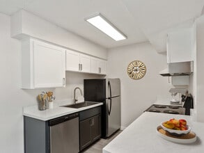 Building Photo - Aspire Thunderbird