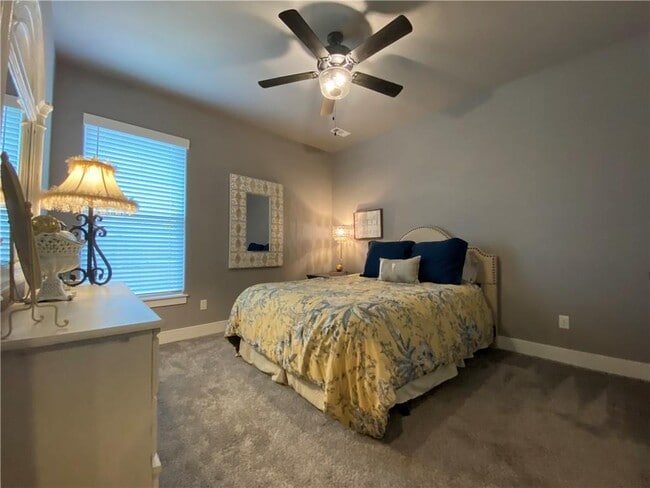 Building Photo - 300 Waterfall Ln