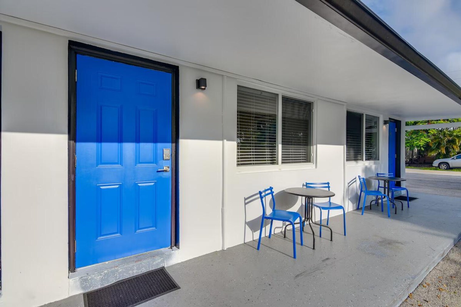 Building Photo - 412 NE 4th Ave