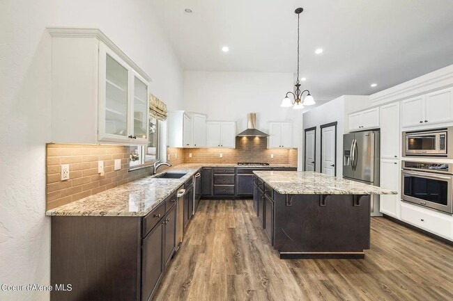Building Photo - Luxurious Single-Level Rancher in Post Falls