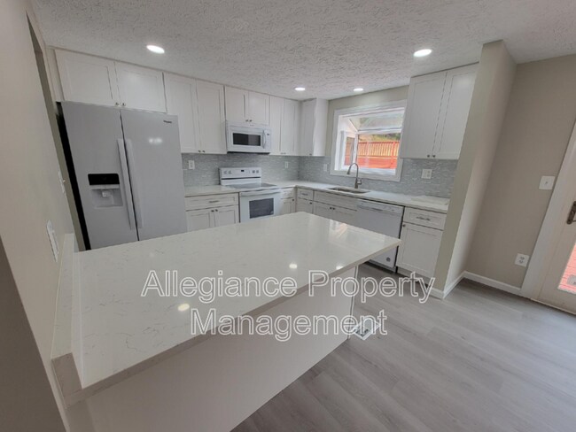 Building Photo - 7598 Springfield Hills Dr