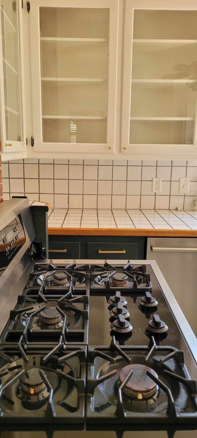 Building Photo - 1952 Court Ave