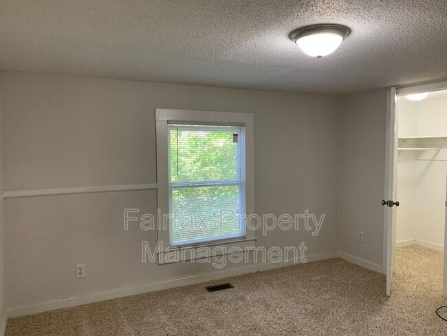 Building Photo - 301 E Lawson St