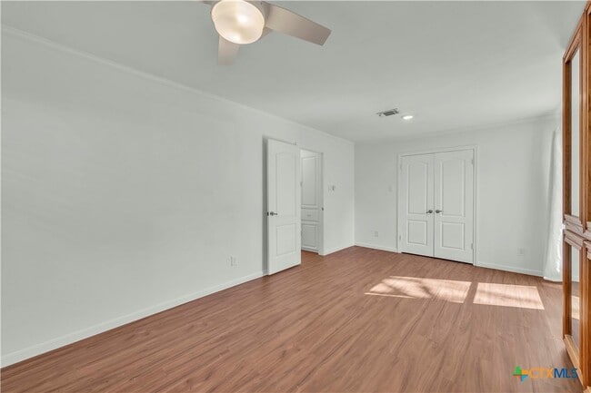 Building Photo - 513 Red River Rd