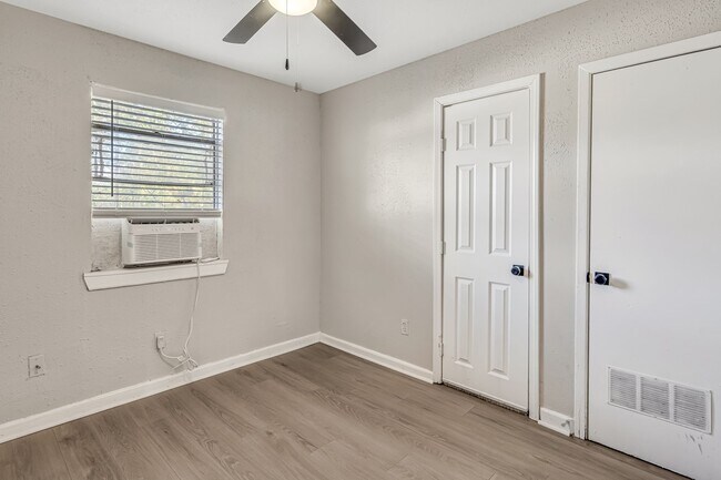 Building Photo - 4720 Carmen St