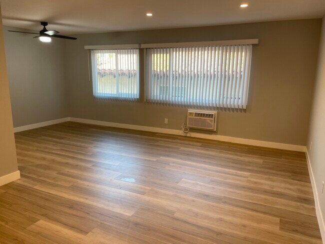 Building Photo - 568 E Magnolia Blvd