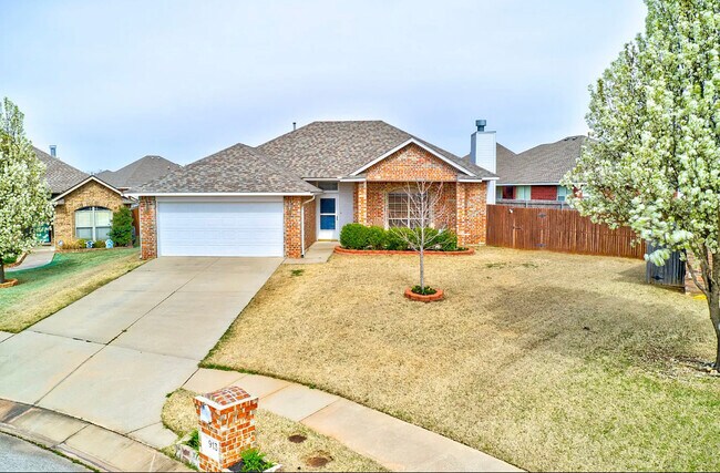 Primary Photo - 913 SW 40th St